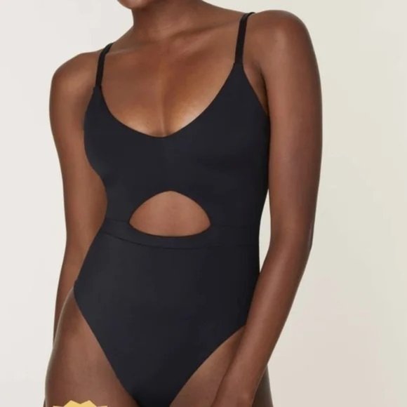 Andie Other - NWT Andie The Samoa One Piece Swimsuit Keyhole V Neck Removable Cups S Black